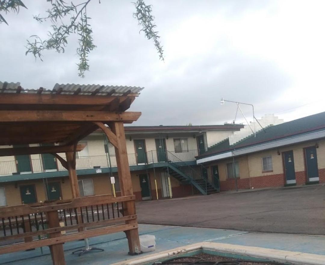 Usa Motel Pueblo Esterno foto